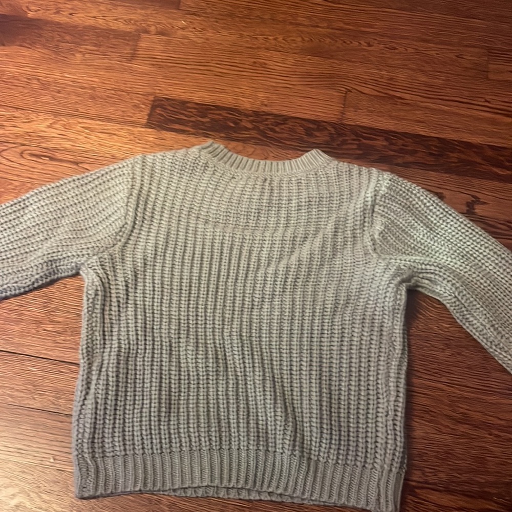 green sweater - Picture 2 of 2